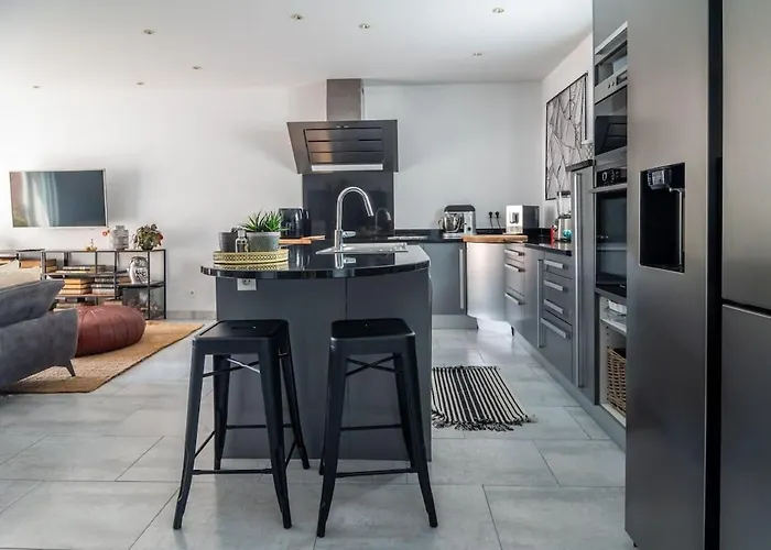 Дом отдыха Les Lauriers - 3 Bedrooms, Hyper-centre And Pool